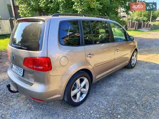 Желтый Фольксваген Туран, объемом двигателя 2 л и пробегом 214 тыс. км за 12500 $, фото 8 на Automoto.ua