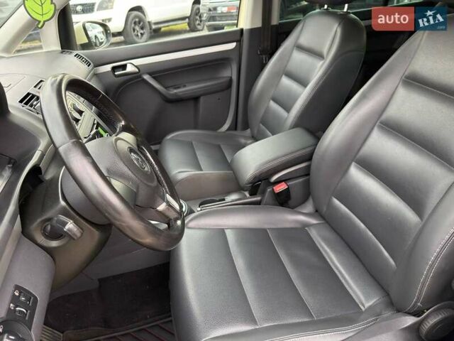 Желтый Фольксваген Туран, объемом двигателя 2 л и пробегом 262 тыс. км за 10800 $, фото 13 на Automoto.ua