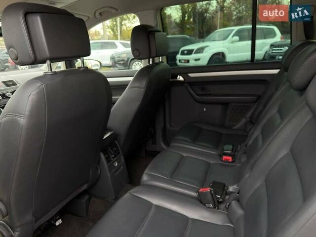 Желтый Фольксваген Туран, объемом двигателя 2 л и пробегом 262 тыс. км за 10800 $, фото 23 на Automoto.ua