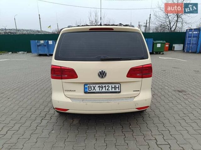 Желтый Фольксваген Туран, объемом двигателя 2 л и пробегом 300 тыс. км за 7899 $, фото 3 на Automoto.ua