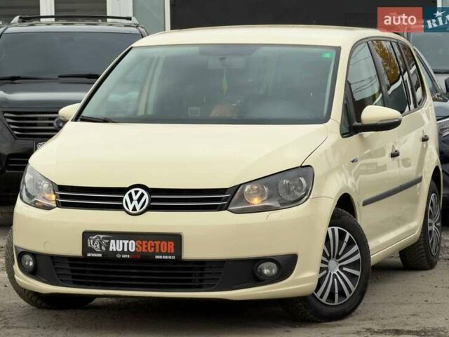 Желтый Фольксваген Туран, объемом двигателя 2 л и пробегом 262 тыс. км за 10800 $, фото 1 на Automoto.ua