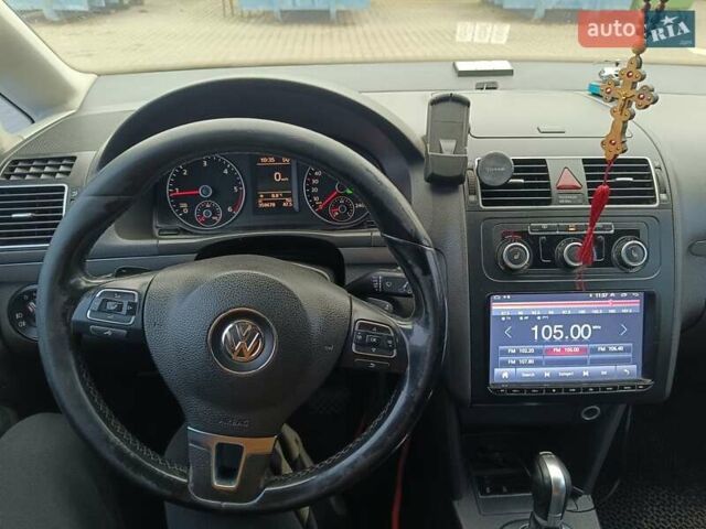 Желтый Фольксваген Туран, объемом двигателя 2 л и пробегом 300 тыс. км за 7899 $, фото 4 на Automoto.ua