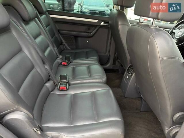 Желтый Фольксваген Туран, объемом двигателя 2 л и пробегом 262 тыс. км за 10800 $, фото 31 на Automoto.ua