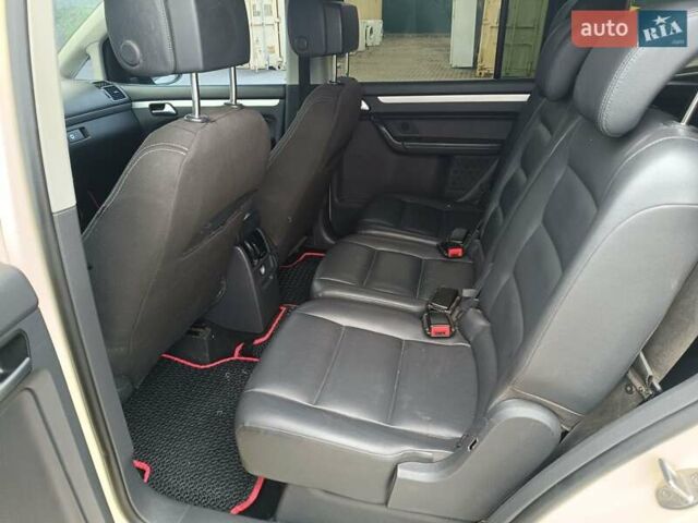 Желтый Фольксваген Туран, объемом двигателя 2 л и пробегом 300 тыс. км за 7899 $, фото 8 на Automoto.ua