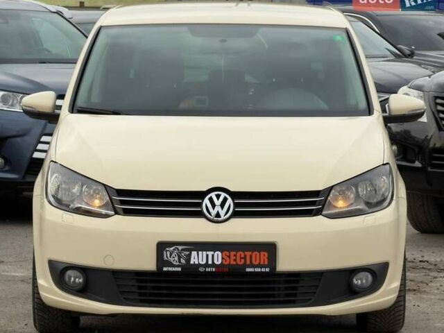 Желтый Фольксваген Туран, объемом двигателя 2 л и пробегом 262 тыс. км за 10800 $, фото 5 на Automoto.ua