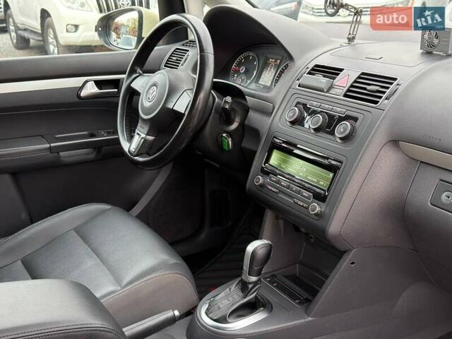 Желтый Фольксваген Туран, объемом двигателя 2 л и пробегом 262 тыс. км за 10800 $, фото 36 на Automoto.ua