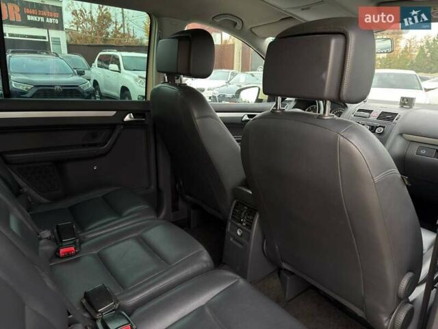 Желтый Фольксваген Туран, объемом двигателя 2 л и пробегом 262 тыс. км за 10800 $, фото 32 на Automoto.ua