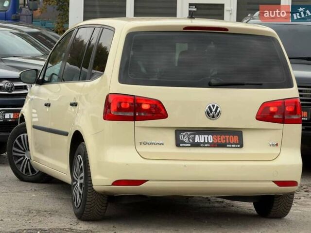 Желтый Фольксваген Туран, объемом двигателя 2 л и пробегом 262 тыс. км за 10800 $, фото 9 на Automoto.ua