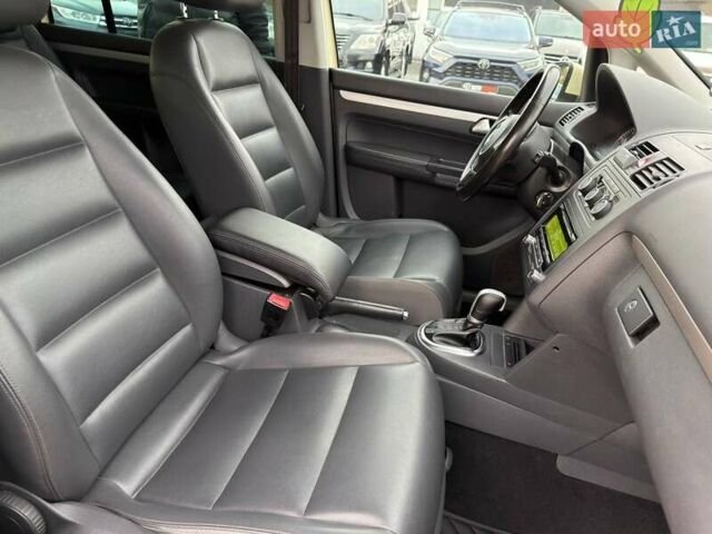 Желтый Фольксваген Туран, объемом двигателя 2 л и пробегом 262 тыс. км за 10800 $, фото 34 на Automoto.ua