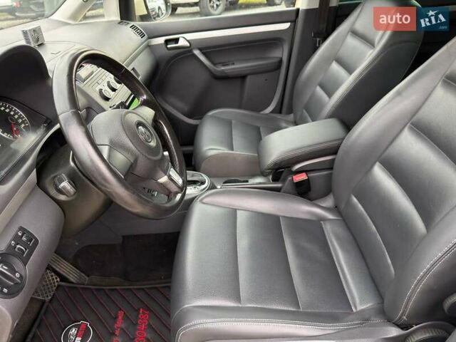 Желтый Фольксваген Туран, объемом двигателя 2 л и пробегом 262 тыс. км за 10800 $, фото 12 на Automoto.ua