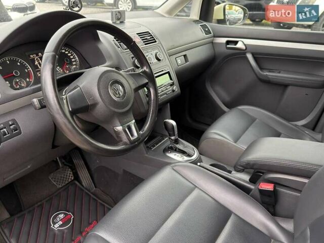 Желтый Фольксваген Туран, объемом двигателя 2 л и пробегом 262 тыс. км за 10800 $, фото 15 на Automoto.ua