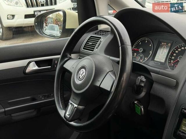 Желтый Фольксваген Туран, объемом двигателя 2 л и пробегом 262 тыс. км за 10800 $, фото 40 на Automoto.ua