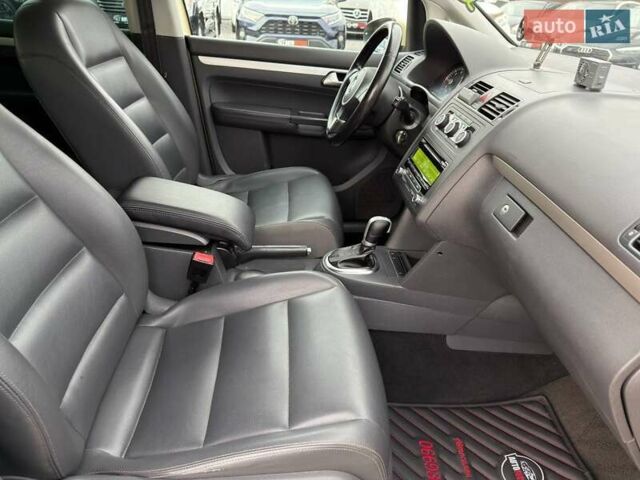 Желтый Фольксваген Туран, объемом двигателя 2 л и пробегом 262 тыс. км за 10800 $, фото 33 на Automoto.ua