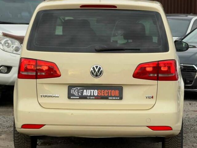 Желтый Фольксваген Туран, объемом двигателя 2 л и пробегом 262 тыс. км за 10800 $, фото 8 на Automoto.ua