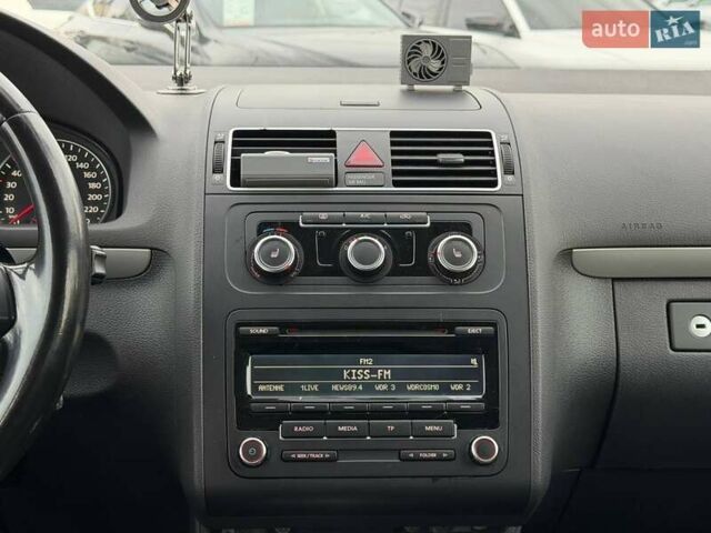 Желтый Фольксваген Туран, объемом двигателя 2 л и пробегом 262 тыс. км за 10800 $, фото 29 на Automoto.ua