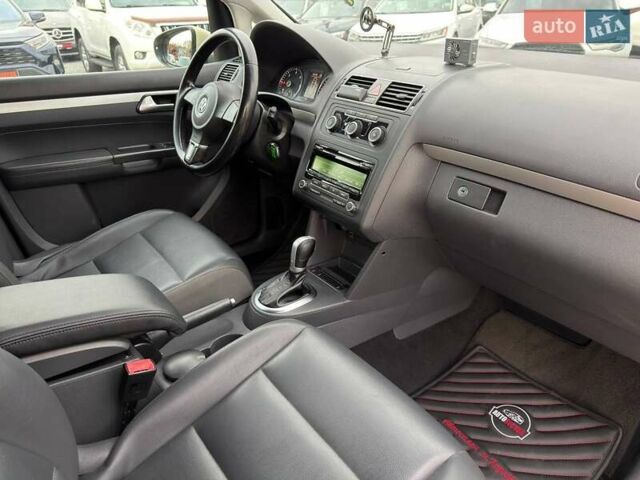 Желтый Фольксваген Туран, объемом двигателя 2 л и пробегом 262 тыс. км за 10800 $, фото 35 на Automoto.ua