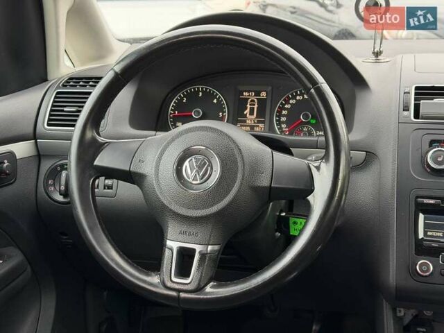 Желтый Фольксваген Туран, объемом двигателя 2 л и пробегом 262 тыс. км за 10800 $, фото 28 на Automoto.ua