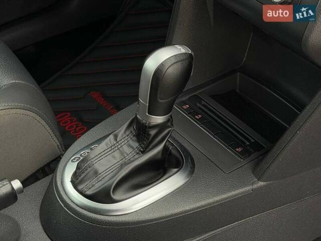 Желтый Фольксваген Туран, объемом двигателя 2 л и пробегом 262 тыс. км за 10800 $, фото 38 на Automoto.ua