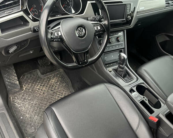 Желтый Фольксваген Туран, объемом двигателя 1.97 л и пробегом 288 тыс. км за 12900 $, фото 4 на Automoto.ua