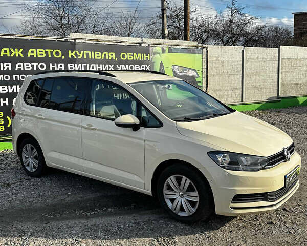 Желтый Фольксваген Туран, объемом двигателя 1.97 л и пробегом 288 тыс. км за 12900 $, фото 1 на Automoto.ua