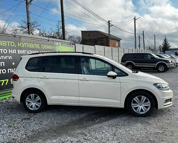 Желтый Фольксваген Туран, объемом двигателя 1.97 л и пробегом 288 тыс. км за 12900 $, фото 3 на Automoto.ua