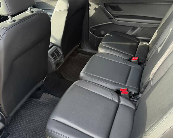 Желтый Фольксваген Туран, объемом двигателя 1.97 л и пробегом 288 тыс. км за 12900 $, фото 6 на Automoto.ua