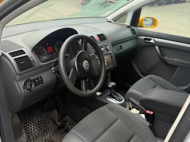 Желтый Фольксваген Туран, объемом двигателя 1.6 л и пробегом 3 тыс. км за 3000 $, фото 12 на Automoto.ua