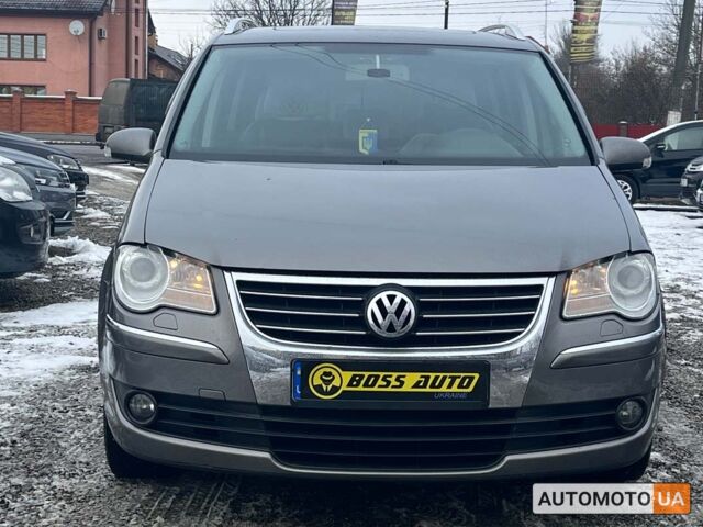 Серый Фольксваген Туран, объемом двигателя 1.4 л и пробегом 242 тыс. км за 7950 $, фото 1 на Automoto.ua