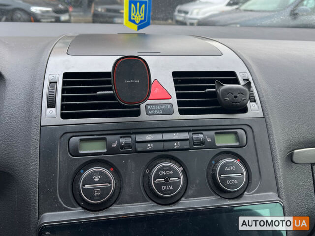 Серый Фольксваген Туран, объемом двигателя 1.4 л и пробегом 242 тыс. км за 7950 $, фото 15 на Automoto.ua