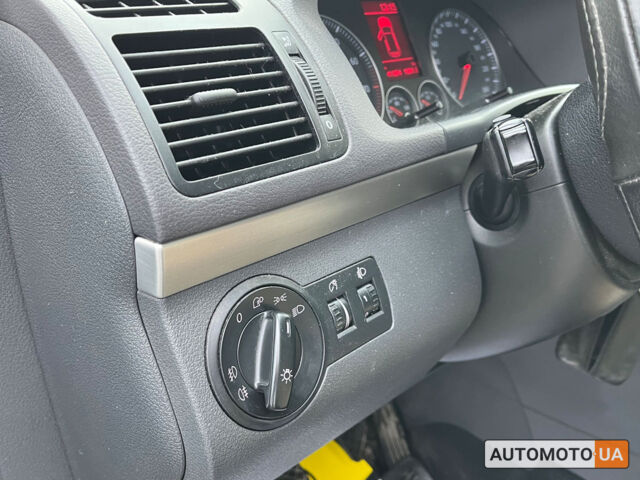 Серый Фольксваген Туран, объемом двигателя 1.4 л и пробегом 242 тыс. км за 7950 $, фото 7 на Automoto.ua