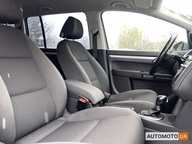 Серый Фольксваген Туран, объемом двигателя 1.4 л и пробегом 182 тыс. км за 9900 $, фото 8 на Automoto.ua