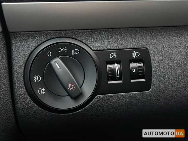 Серый Фольксваген Туран, объемом двигателя 1.4 л и пробегом 182 тыс. км за 9900 $, фото 16 на Automoto.ua