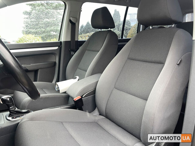 Серый Фольксваген Туран, объемом двигателя 1.4 л и пробегом 182 тыс. км за 9900 $, фото 14 на Automoto.ua