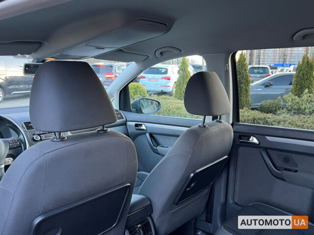 Серый Фольксваген Туран, объемом двигателя 1.6 л и пробегом 211 тыс. км за 11500 $, фото 12 на Automoto.ua