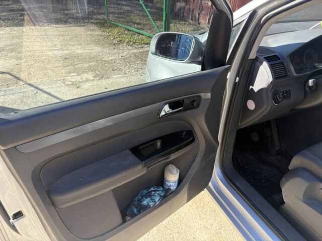 Серый Фольксваген Туран, объемом двигателя 1.6 л и пробегом 3 тыс. км за 5800 $, фото 4 на Automoto.ua