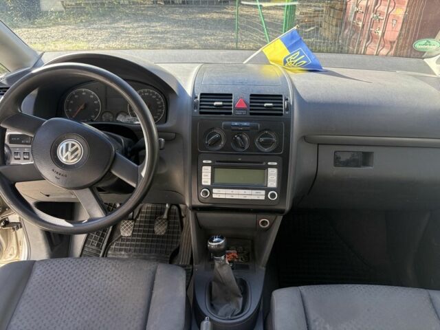 Серый Фольксваген Туран, объемом двигателя 1.6 л и пробегом 3 тыс. км за 5800 $, фото 5 на Automoto.ua