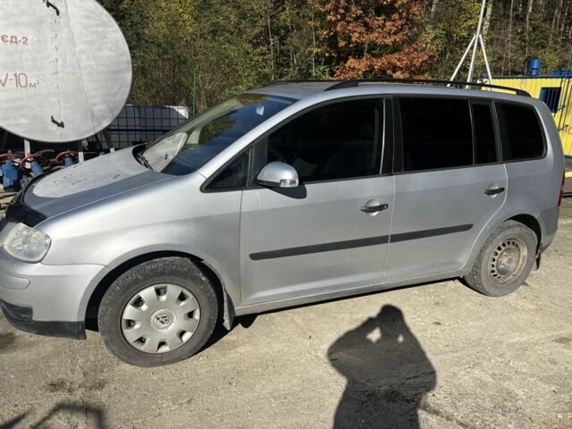 Серый Фольксваген Туран, объемом двигателя 1.6 л и пробегом 3 тыс. км за 5800 $, фото 1 на Automoto.ua