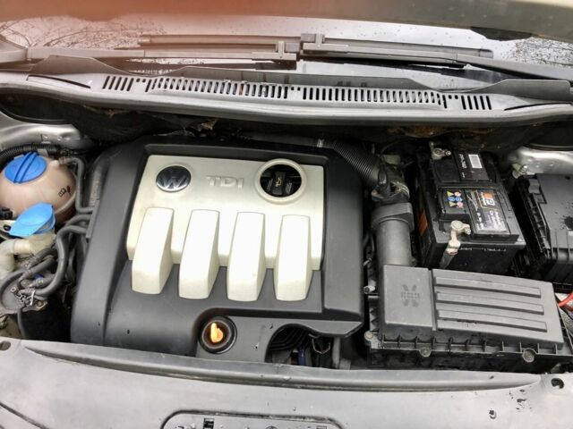 Сірий Фольксваген Туран, об'ємом двигуна 1.9 л та пробігом 300 тис. км за 4999 $, фото 11 на Automoto.ua