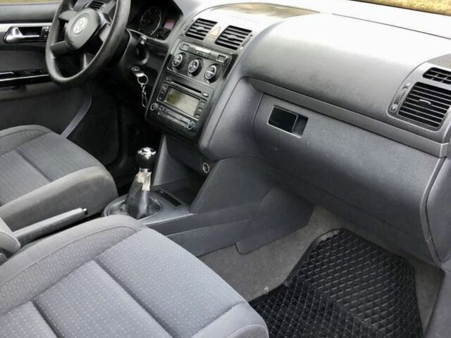 Серый Фольксваген Туран, объемом двигателя 2 л и пробегом 350 тыс. км за 5499 $, фото 9 на Automoto.ua