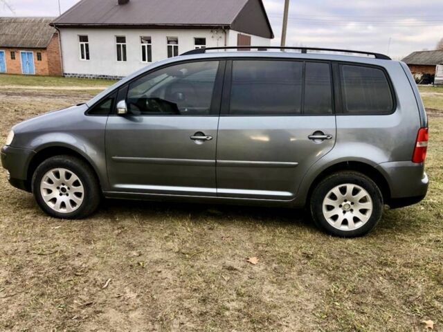 Серый Фольксваген Туран, объемом двигателя 2 л и пробегом 350 тыс. км за 5499 $, фото 7 на Automoto.ua