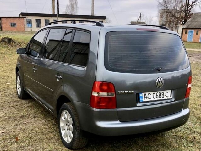 Серый Фольксваген Туран, объемом двигателя 2 л и пробегом 350 тыс. км за 5499 $, фото 6 на Automoto.ua