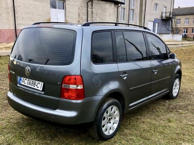 Серый Фольксваген Туран, объемом двигателя 2 л и пробегом 350 тыс. км за 5499 $, фото 4 на Automoto.ua