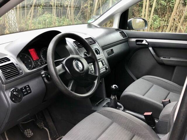 Серый Фольксваген Туран, объемом двигателя 1.9 л и пробегом 300 тыс. км за 5499 $, фото 8 на Automoto.ua