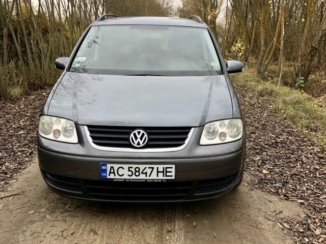 Серый Фольксваген Туран, объемом двигателя 1.9 л и пробегом 300 тыс. км за 5499 $, фото 2 на Automoto.ua