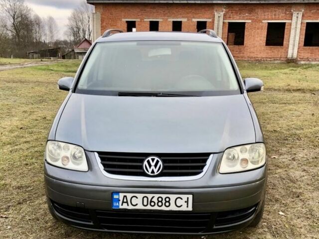 Серый Фольксваген Туран, объемом двигателя 2 л и пробегом 350 тыс. км за 5499 $, фото 2 на Automoto.ua