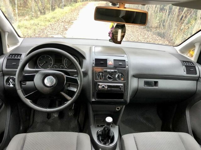 Сірий Фольксваген Туран, об'ємом двигуна 1.9 л та пробігом 300 тис. км за 4999 $, фото 7 на Automoto.ua