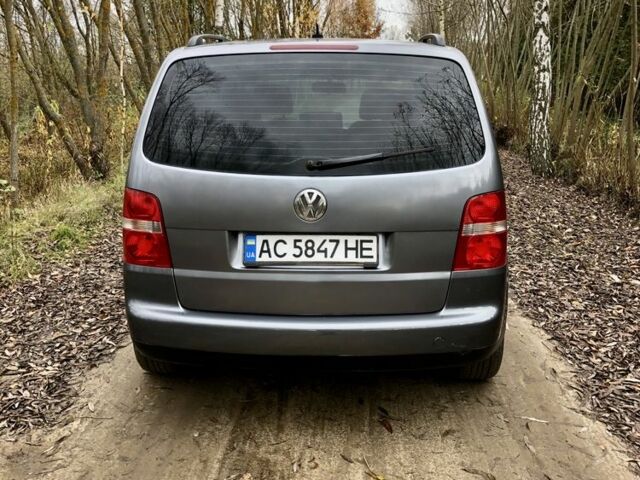 Серый Фольксваген Туран, объемом двигателя 1.9 л и пробегом 300 тыс. км за 5499 $, фото 5 на Automoto.ua