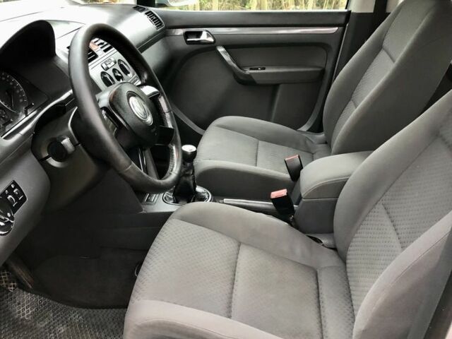 Сірий Фольксваген Туран, об'ємом двигуна 1.9 л та пробігом 300 тис. км за 4999 $, фото 9 на Automoto.ua