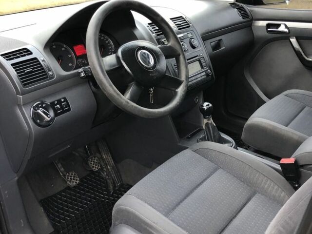 Серый Фольксваген Туран, объемом двигателя 2 л и пробегом 350 тыс. км за 5499 $, фото 10 на Automoto.ua