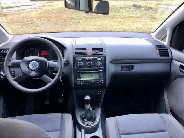 Серый Фольксваген Туран, объемом двигателя 2 л и пробегом 350 тыс. км за 5499 $, фото 11 на Automoto.ua